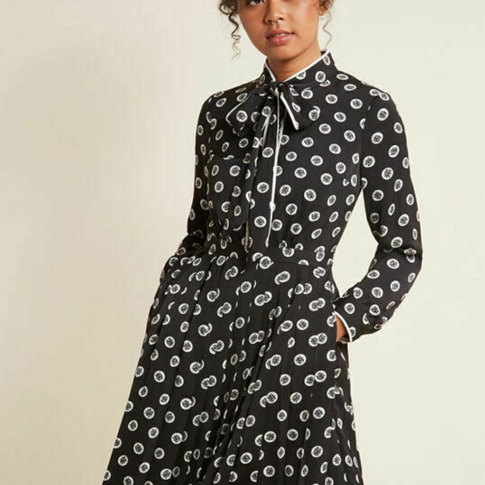 ModCloth Dress Back White Polka Dots Pleated‎ Shirt Dress Tie Neck  Size XXS